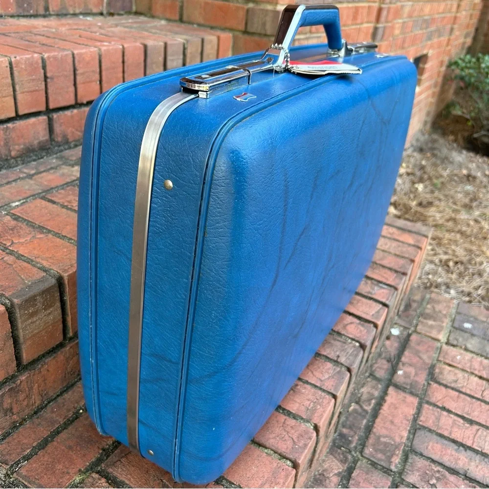 Vintage AMERICAN TOURISTER Luggage Travel Bag SWEET FIND GREAT COLOR !!